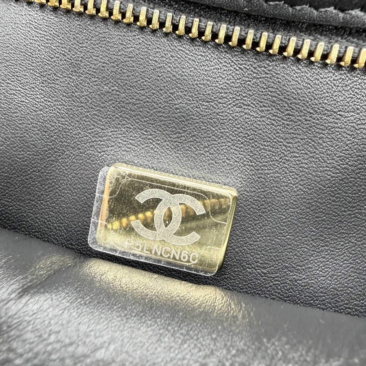 Chanel Shopping Bag Coco Beach 2026 Raffia Effekt Schwarz Gold