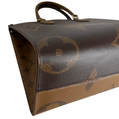 Louis Vuitton OnTheGo MM Monogram Giant Reverse Canvas Braun Gold