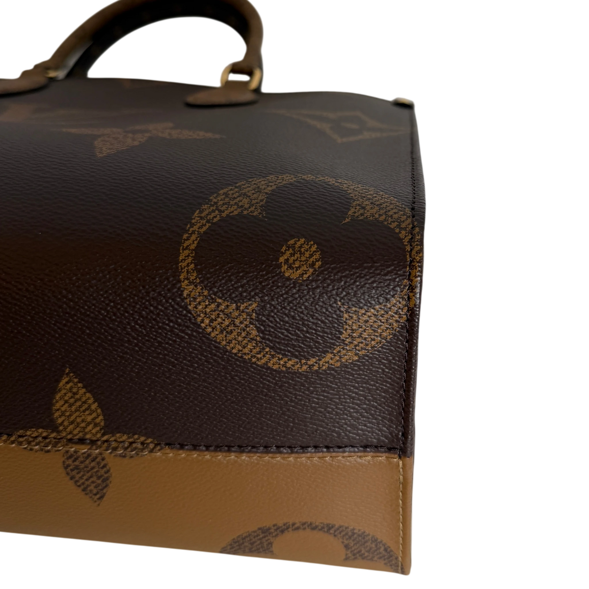Louis Vuitton OnTheGo MM Monogram Giant Reverse Canvas Braun Gold