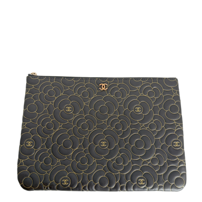 Chanel O Case Medium Camellia Lammleder Schwarz Gold Clutch