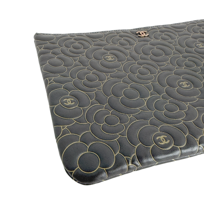 Chanel O Case Medium Camellia Lammleder Schwarz Gold Clutch