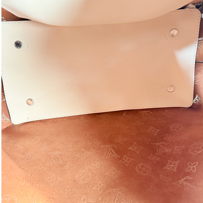 Louis Vuitton Carmel Hobo Mahina Leder Crème Beige Silber – Ansicht 5