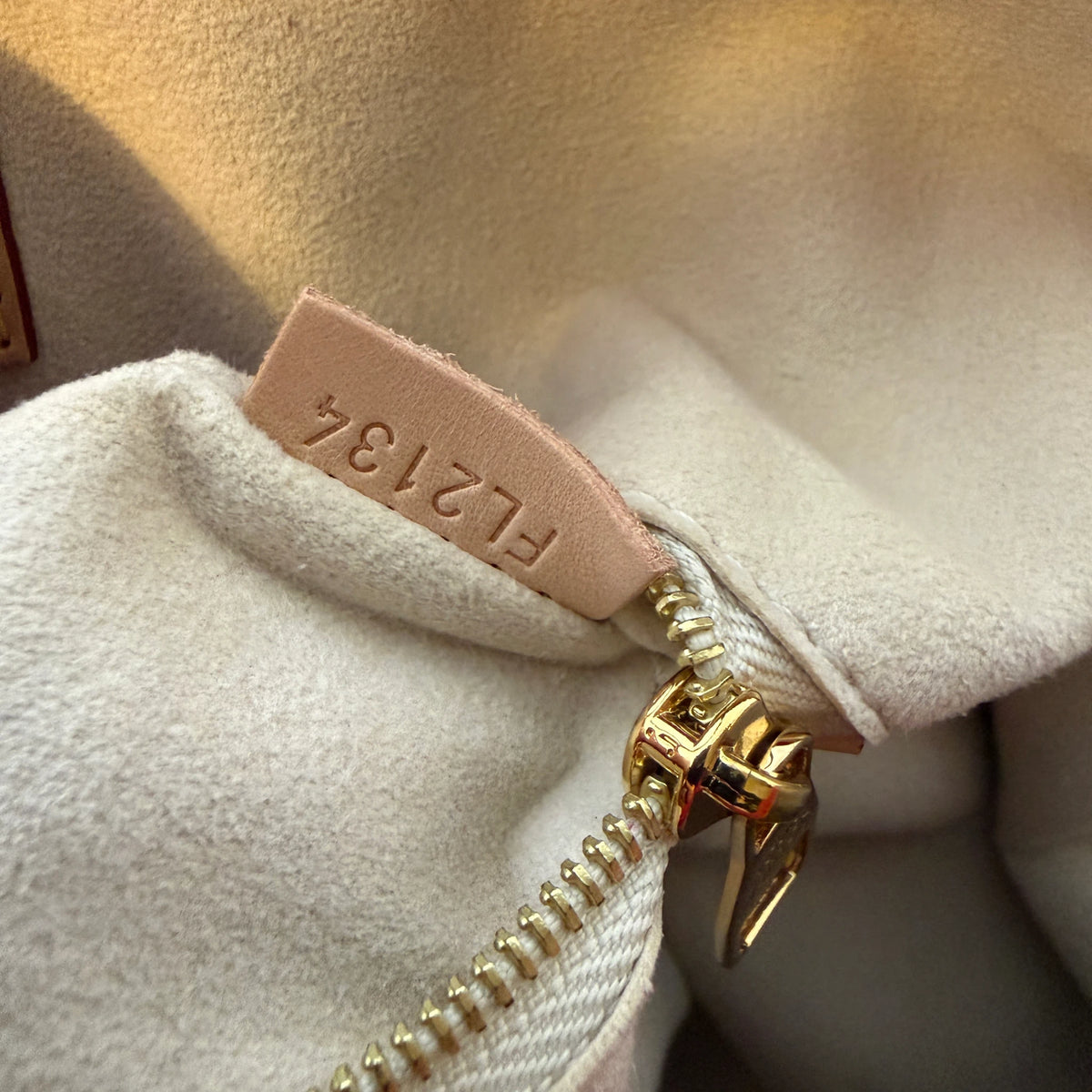 Louis Vuitton Doc PM Epi Leder Rot Gold mit Schulterriemen – Ansicht 7
