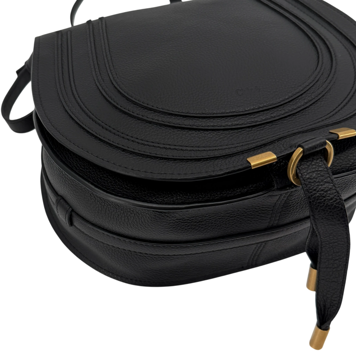Chloé Marcie Medium Saddle Bag Genarbtes Kalbsleder Schwarz Gold