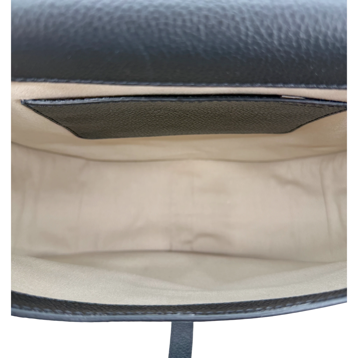 Chloé Marcie Medium Saddle Bag Genarbtes Kalbsleder Schwarz Gold