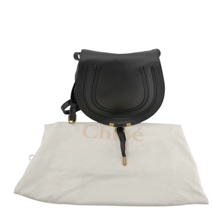 Chloé Marcie Medium Saddle Bag Genarbtes Kalbsleder Schwarz Gold