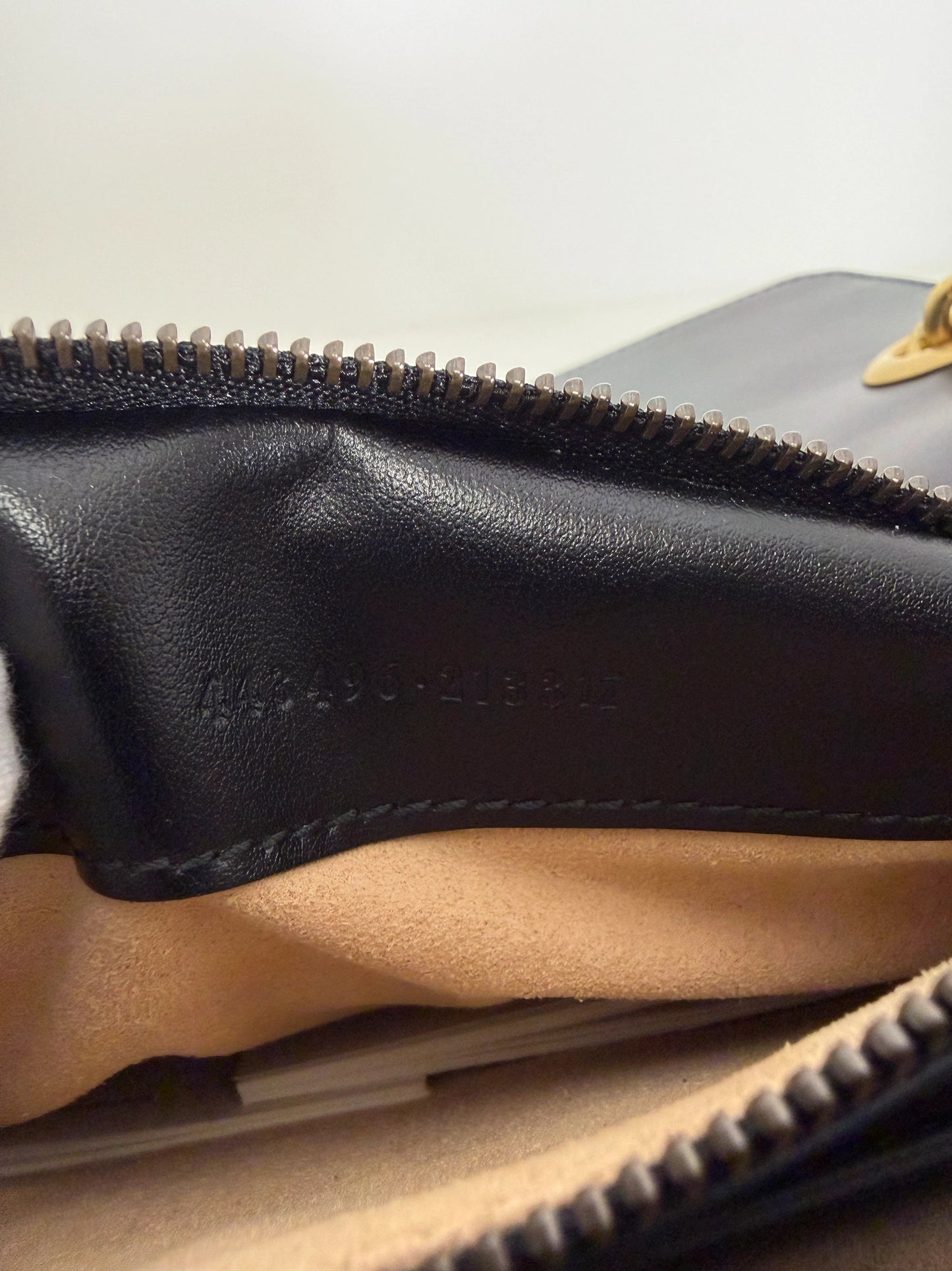 Gucci GG Marmont Medium Leder schwarz aktuelle Version  / neuwertig Gucci