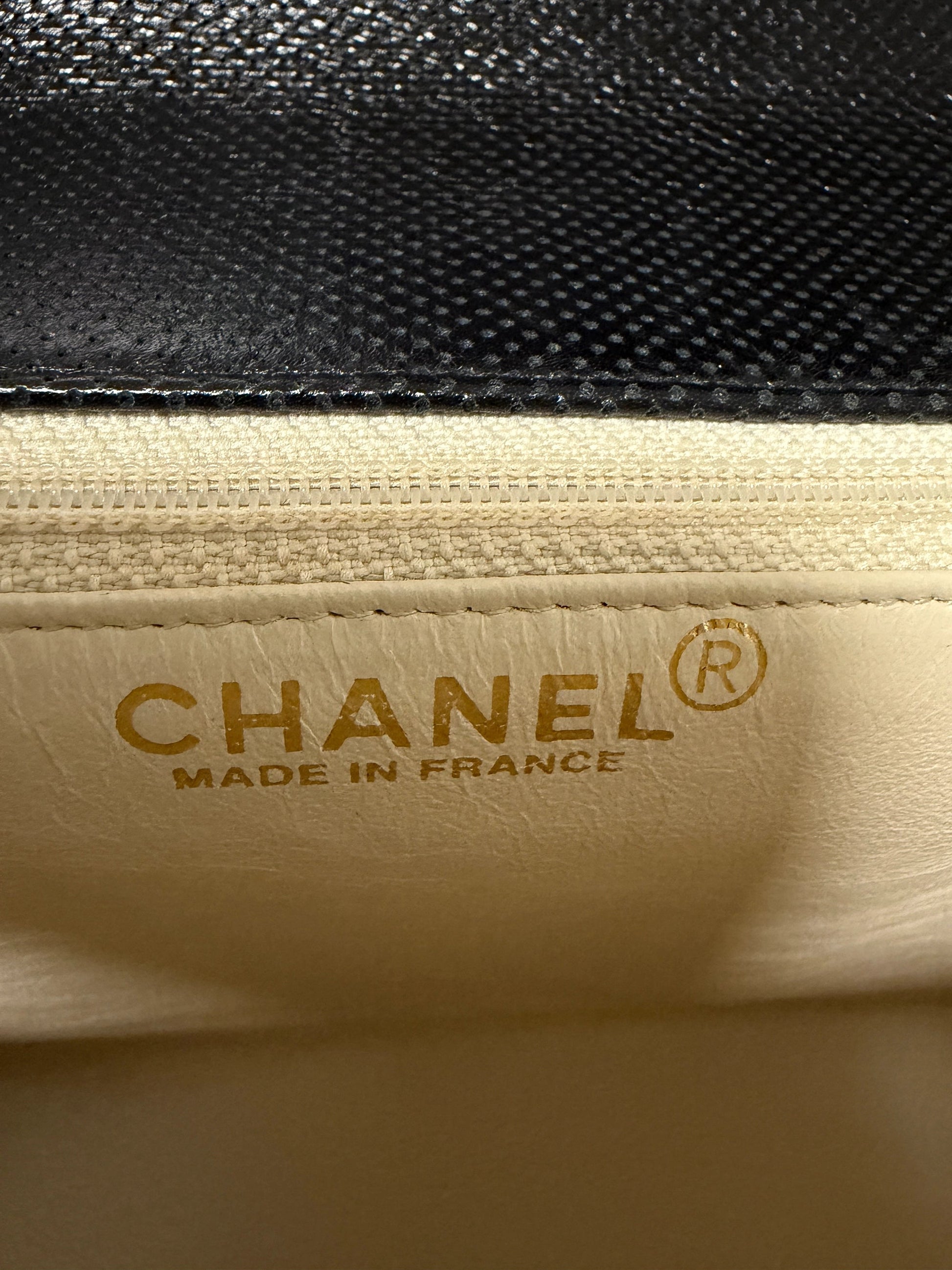 Chanel Single Flap Bag Medium Lammleder perforiert  Schwarz/Weiß / sehr gut Chanel