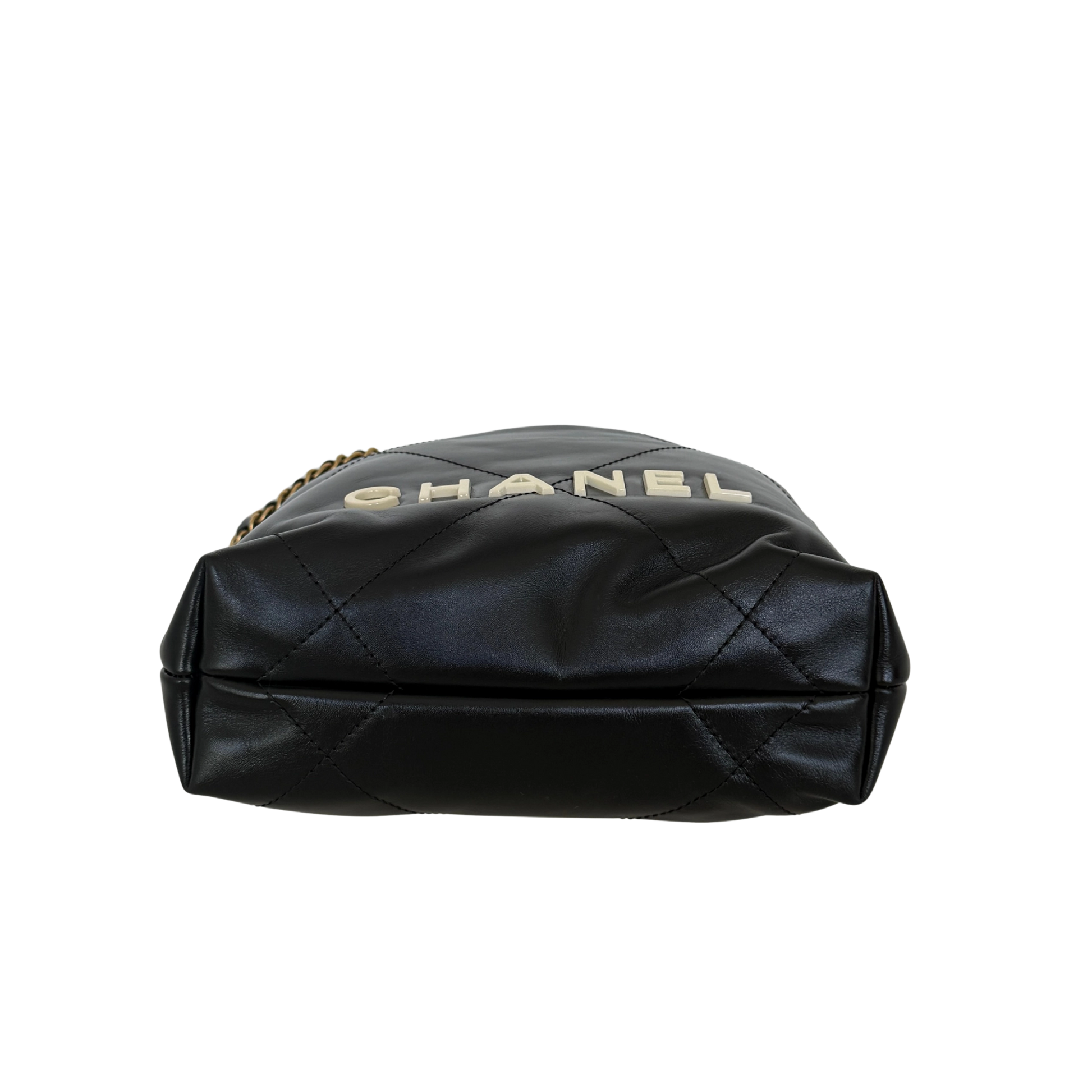 Chanel Kleine Chanel 22 Tasche Schwarz aus Kalbsleder goldene Hardware / neuwertig Chanel