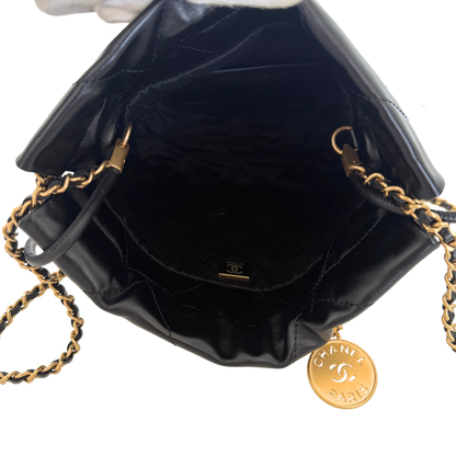 Chanel Kleine Chanel 22 Tasche Schwarz aus Kalbsleder goldene Hardware / neuwertig Chanel