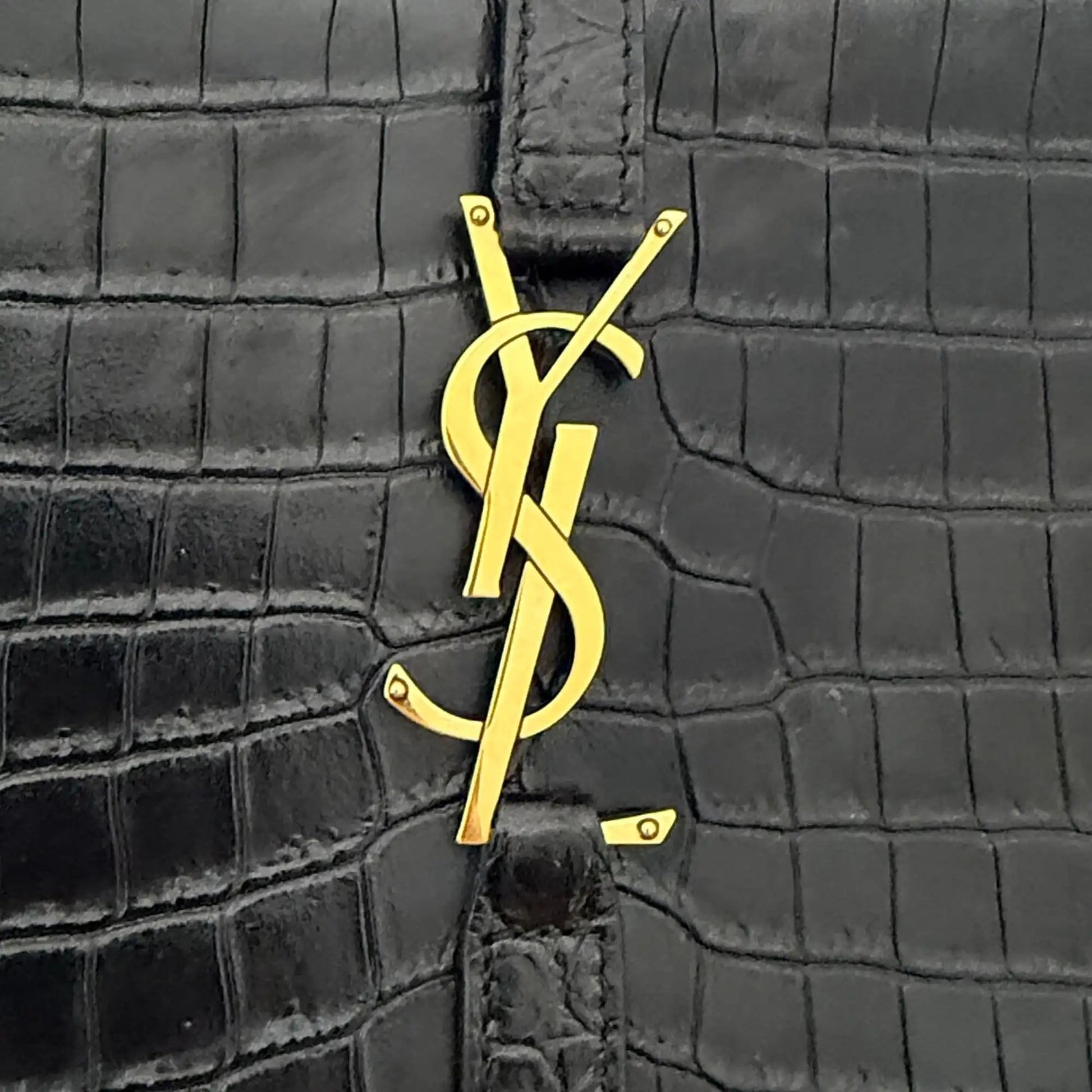 Saint Laurent LE 5 À 7 glänzendes Leder Krokodilprägung Schwarz / sehr gut Saint Laurent