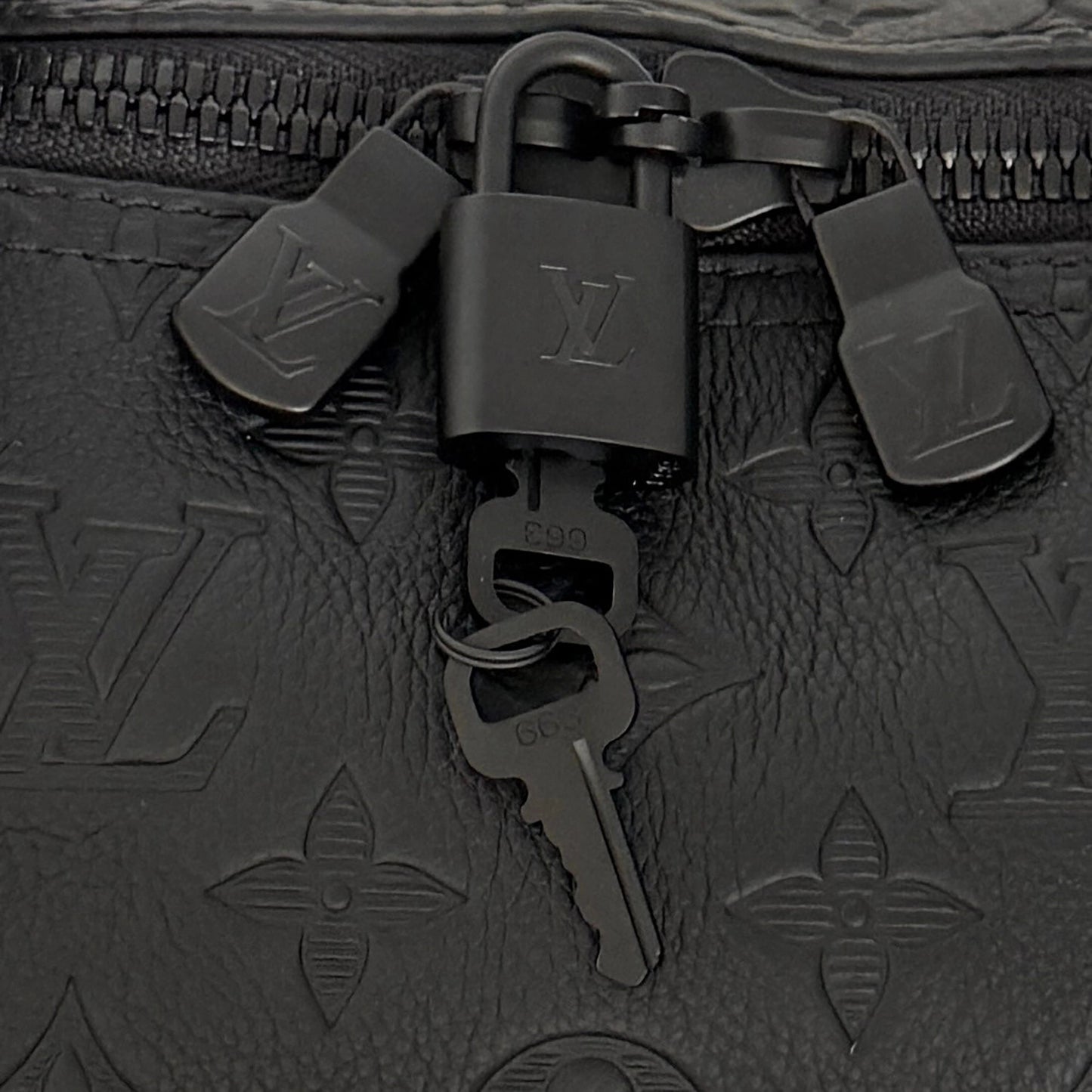 Louis Vuitton Keepall 50 mit Schulterriemen M44810 schwarz / neuwertig Louis Vuitton