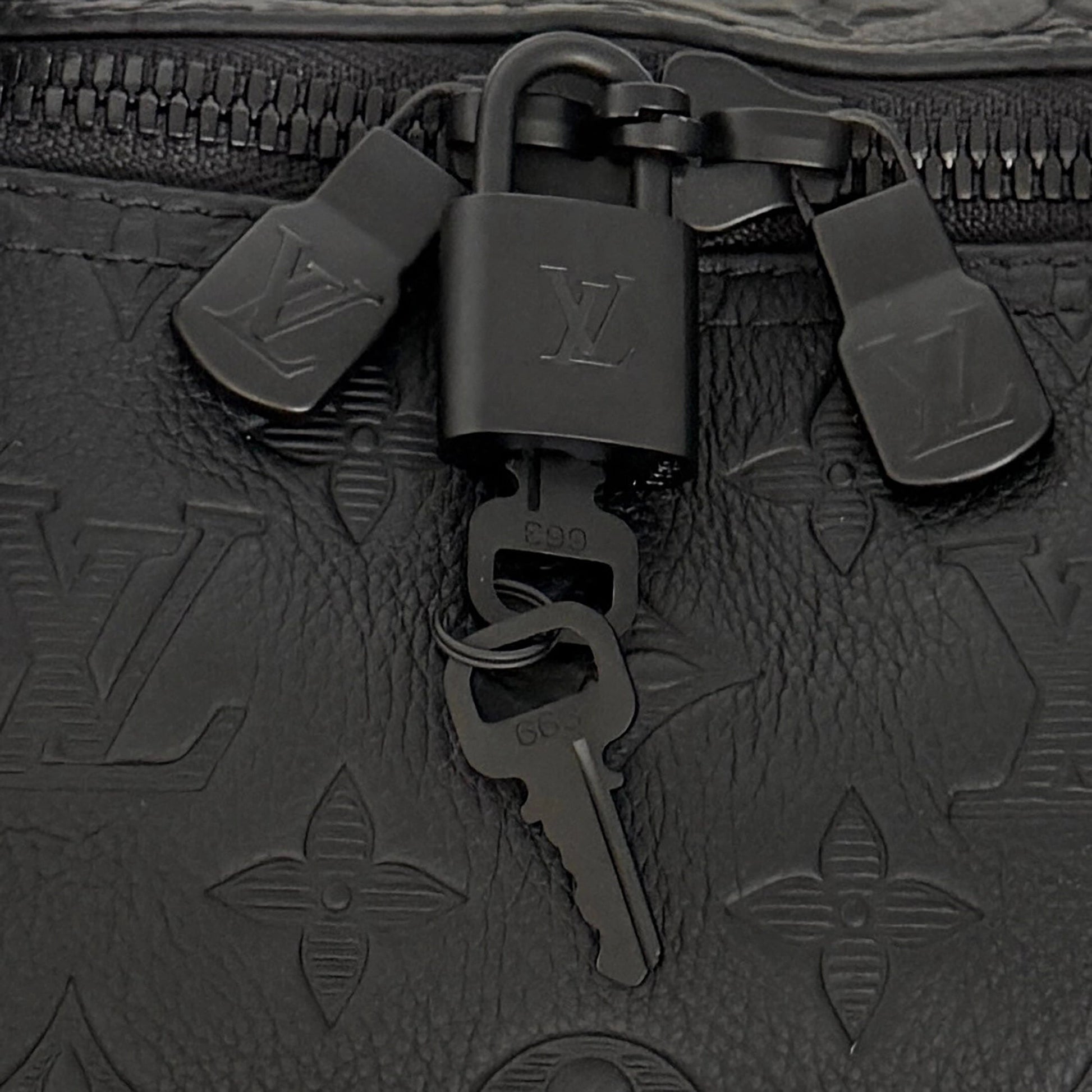 Louis Vuitton Keepall 50 mit Schulterriemen M44810 schwarz / neuwertig Louis Vuitton