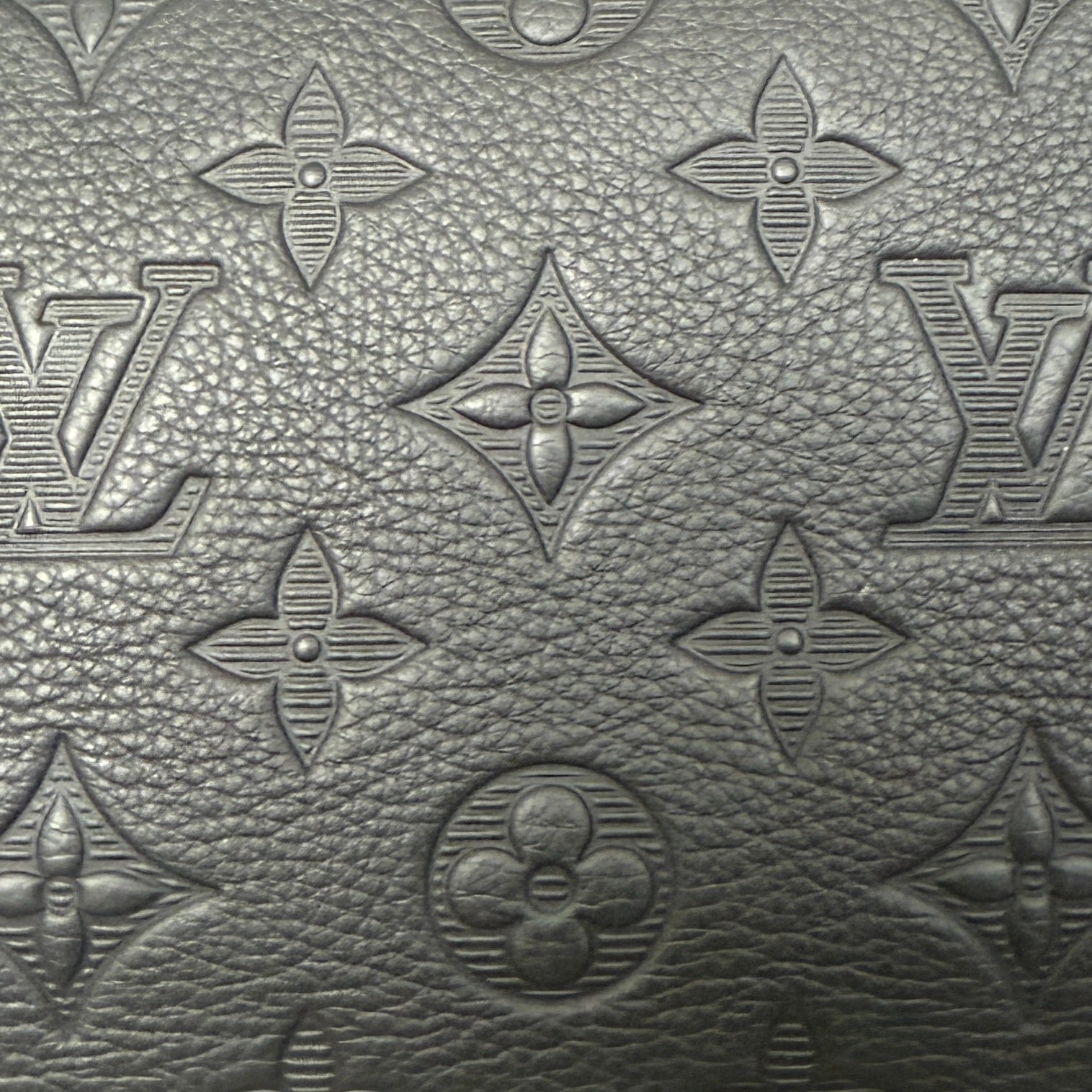 Louis Vuitton Keepall 50 mit Schulterriemen M44810 schwarz / neuwertig Louis Vuitton