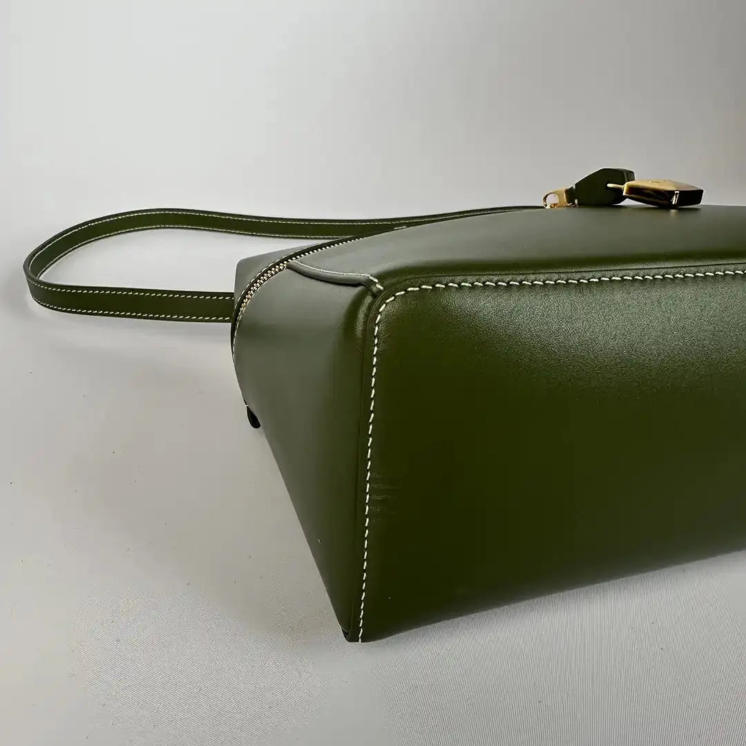 Loro Piana Extra Bag L27 glattes Kalbsleder Dark Lichen Green (50OM) / neuwertig Loro Piano