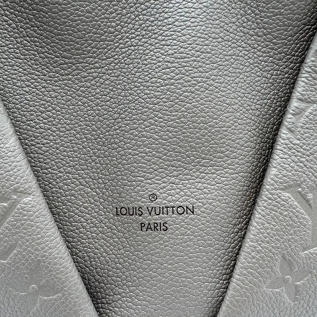 Louis Vuitton V Tote MM Monogram Tourterelle Empreinte Leder grau / neuwertig Louis Vuitton