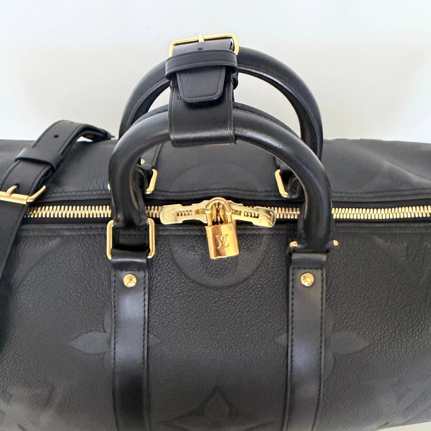 Louis Vuitton Keepall 45 Bandouliere Empreinte Giant Leder schwarz / neuwertig Louis Vuitton