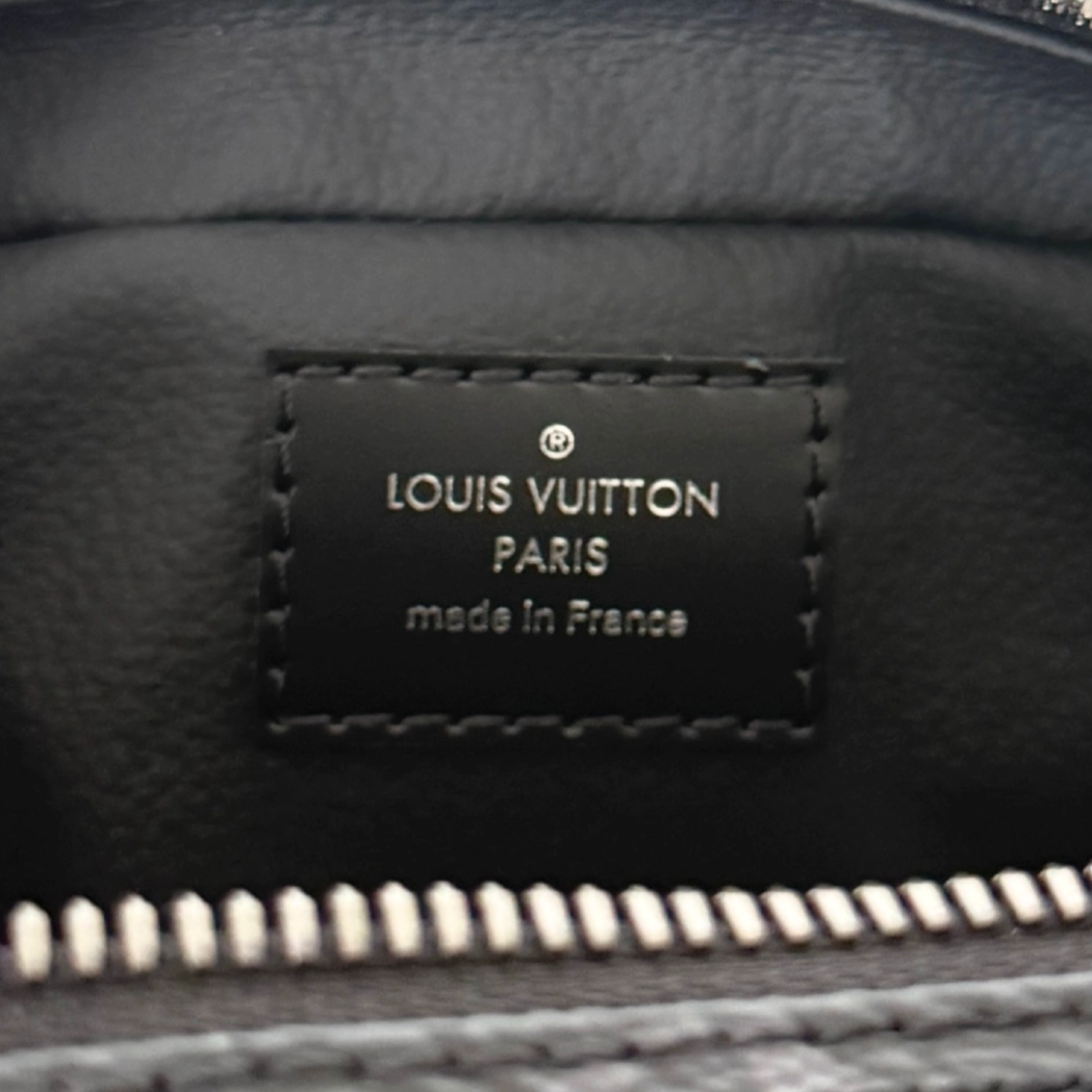 Louis Vuitton Poche Toilette PM Monogram Eclipse Canvas Kulturtasche M46577 Schwarz / neuwertig Louis Vuitton