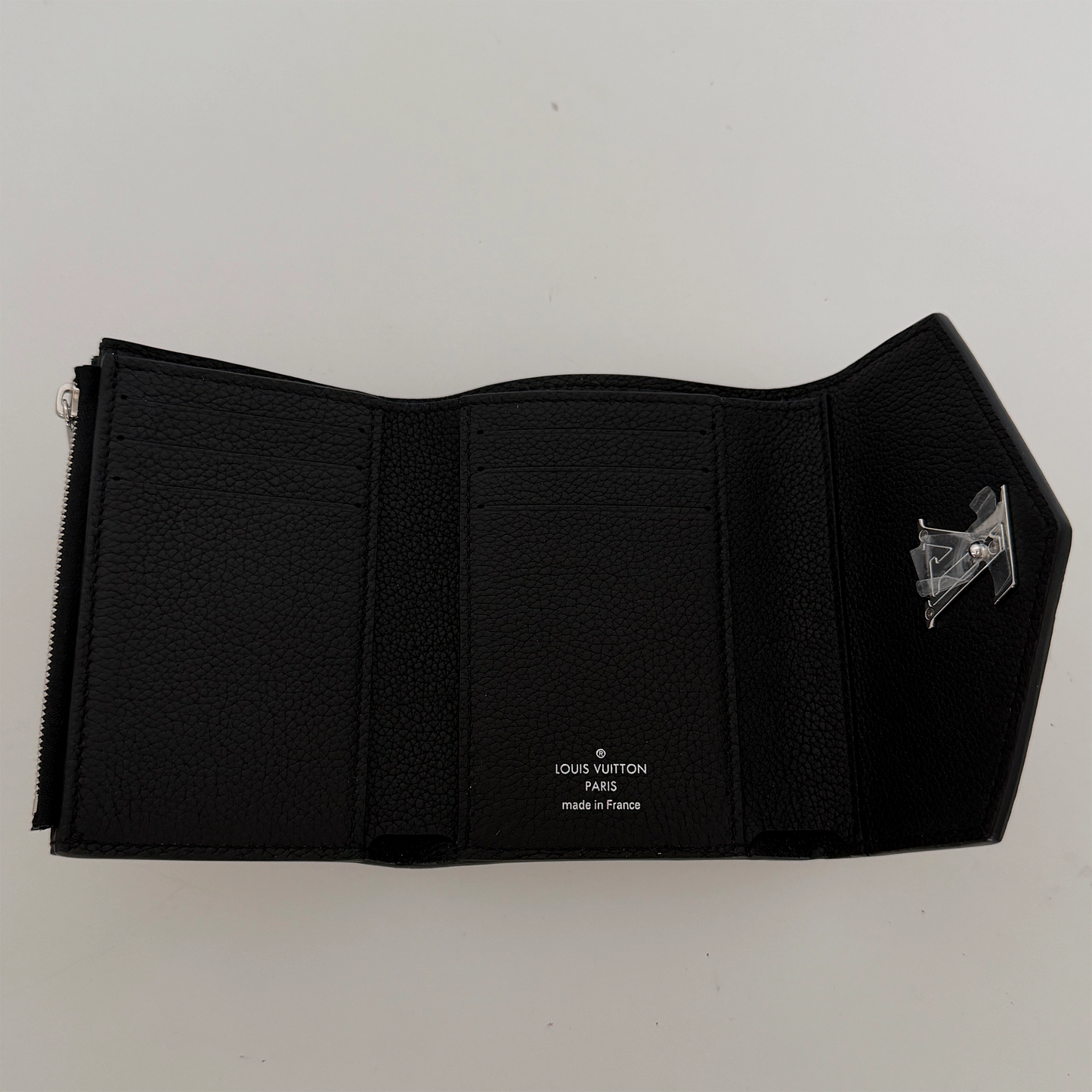 Louis Vuitton Mylockme Compact Wallet schwarz Leder / neuwertig Louis Vuitton
