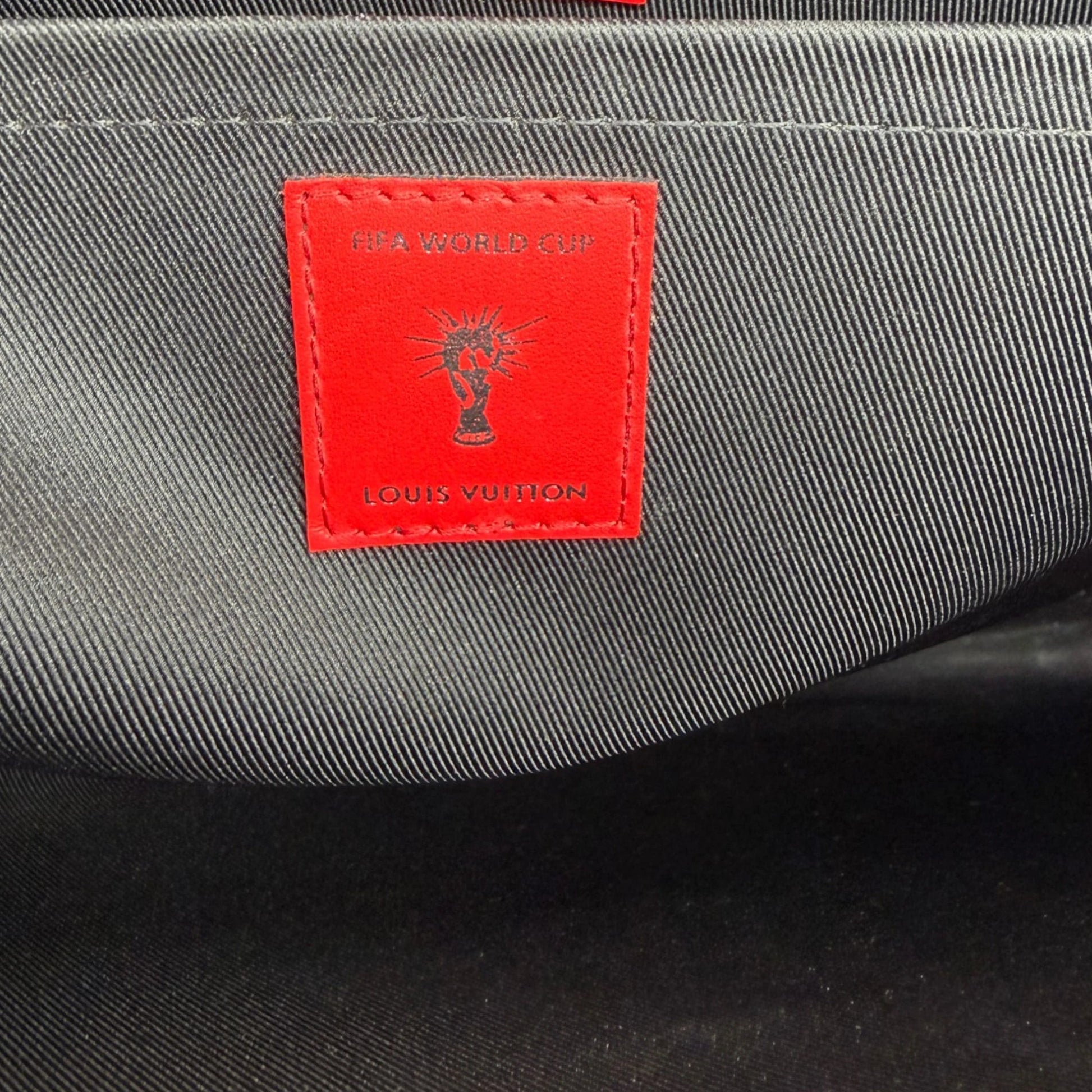 Louis Vuitton Pochette Jour GM FIFA World Cup 2018 Epi Leder Rot Weiß Clutch Louis Vuitton