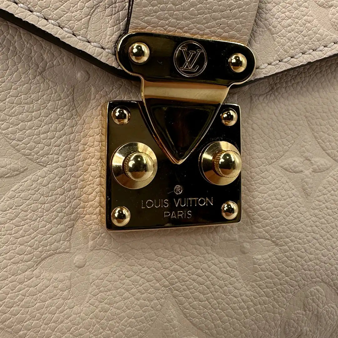 Louis Vuitton Pochette Métis Empreinte Leder Creme neuwertig / Fullset Louis Vuitton