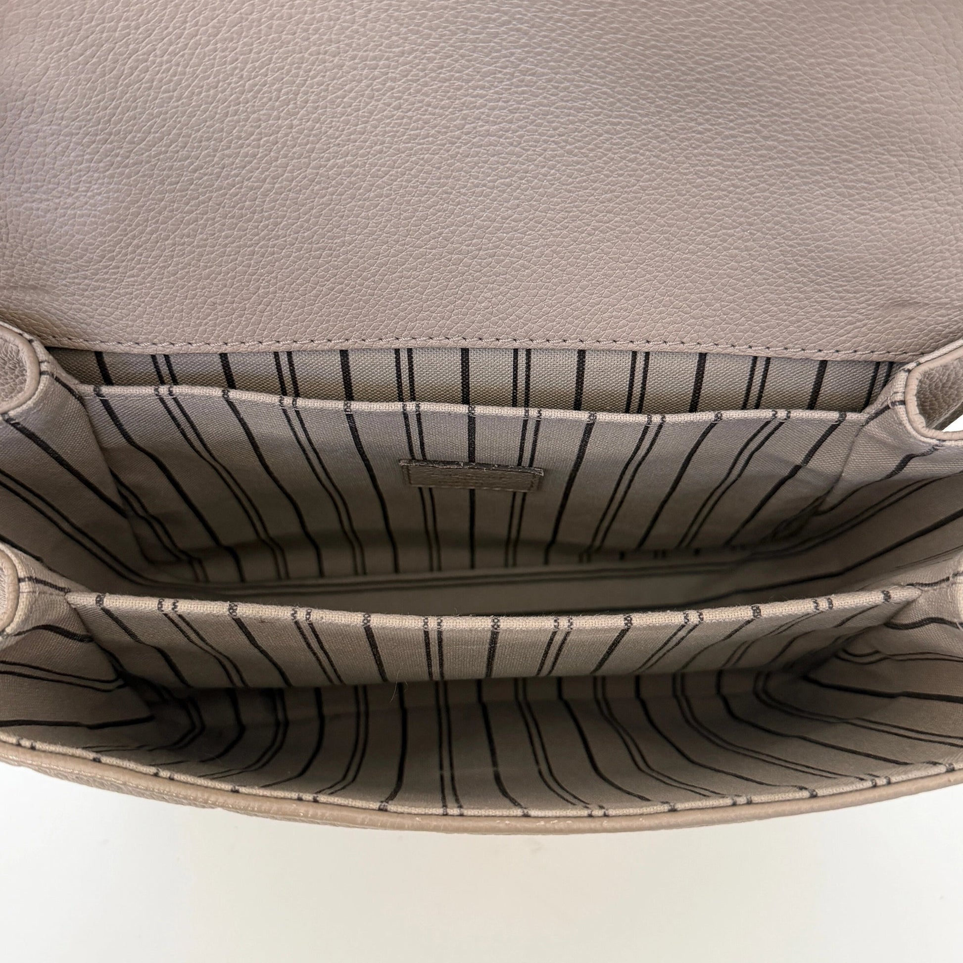 Louis Vuitton Pochette Métis Empreinte Leder tourterelle / gut Louis Vuitton