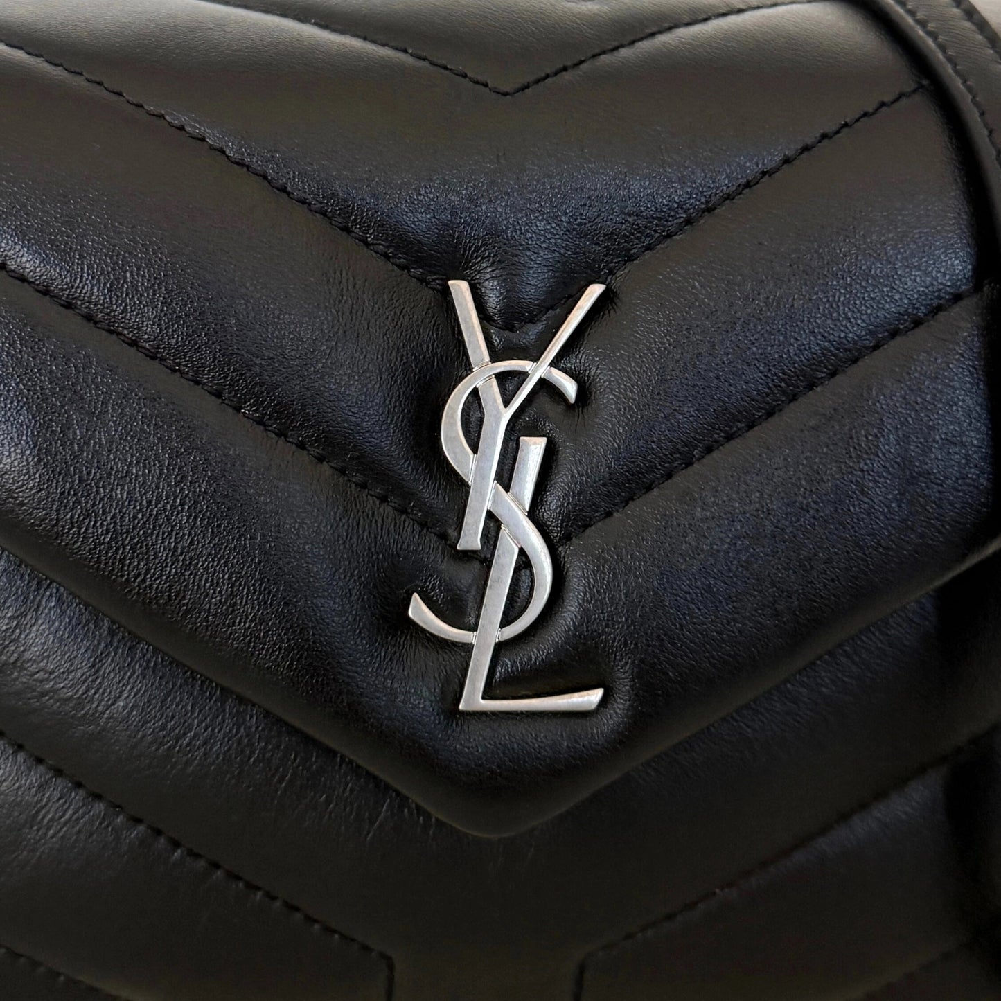 Saint Laurent Loulou Toy Schwarz silberne Hardware / neuwertig Saint Laurent
