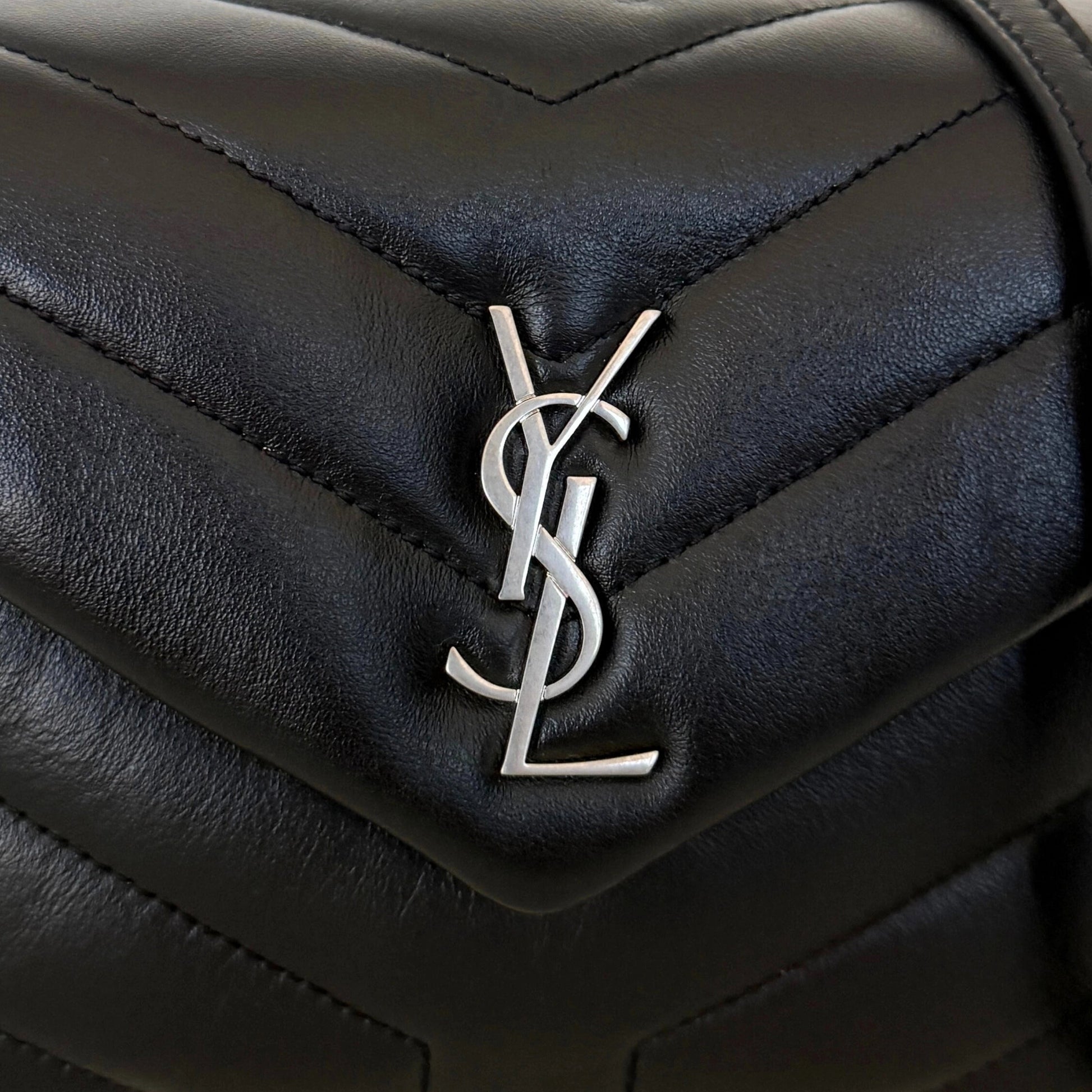 Saint Laurent Loulou Toy Schwarz silberne Hardware / neuwertig Saint Laurent