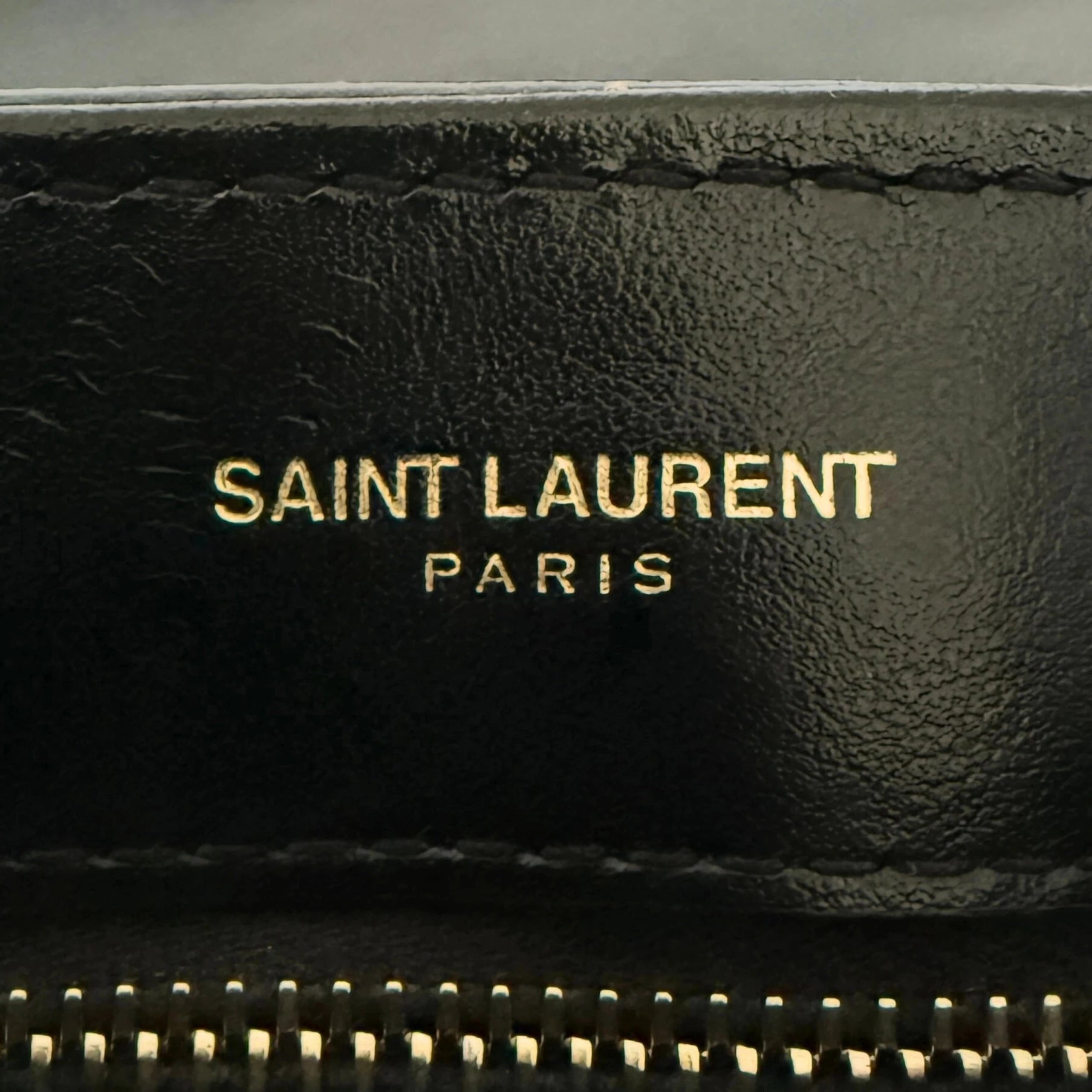 Saint Laurent LouLou Toy Schwarz goldene Hardware / sehr gut Saint Laurent