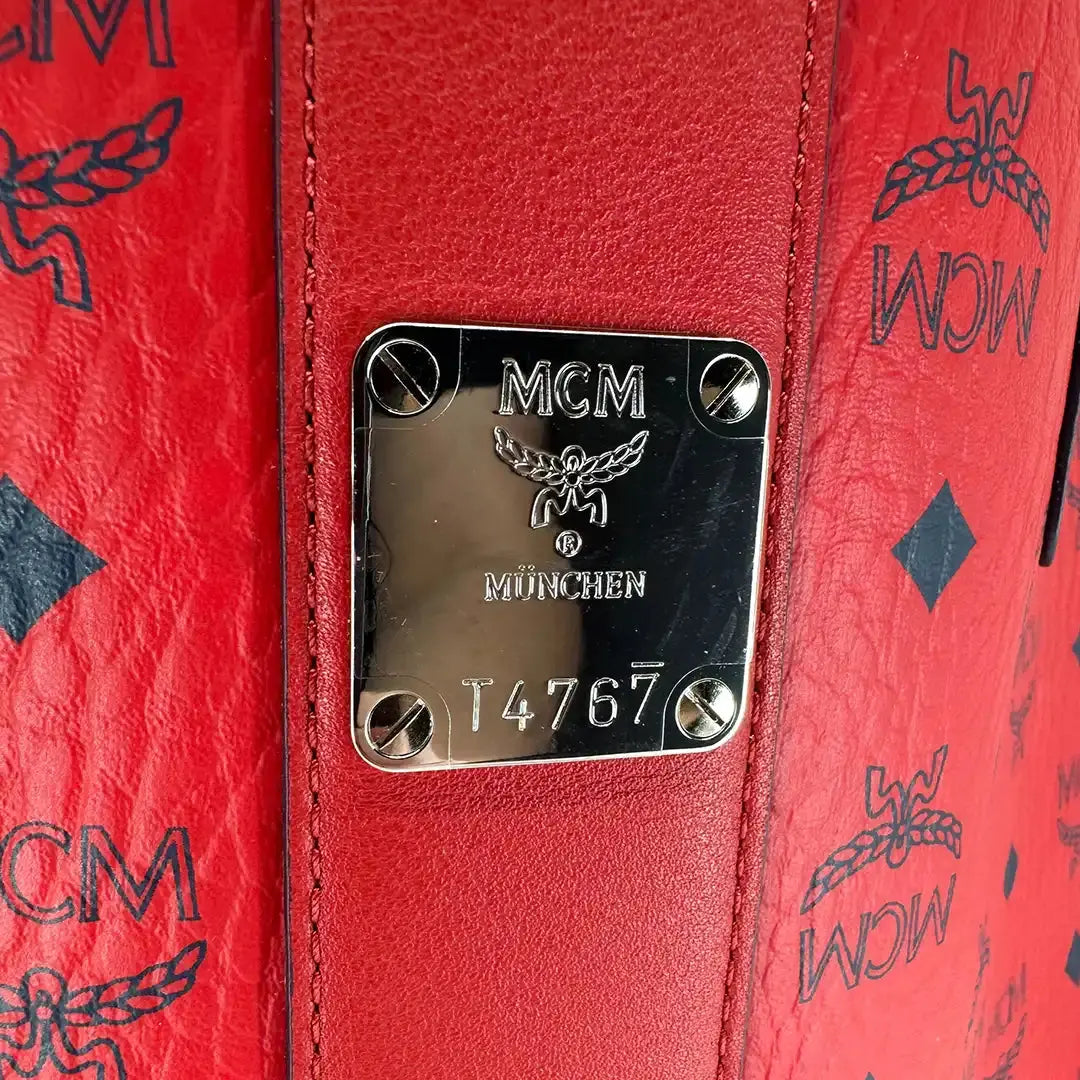 MCM Liz Wendeshopper Medium rot mit großer abnehmbarer Pouch 2025 / ungetragen MCM