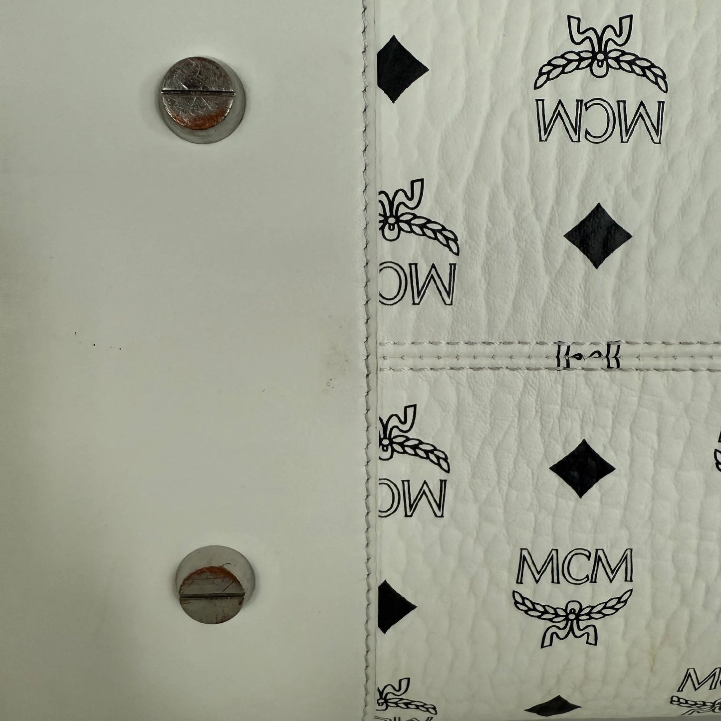 MCM München Tragetasche in Visetos weiß mit abnehmbarer Pouch /gut MCM