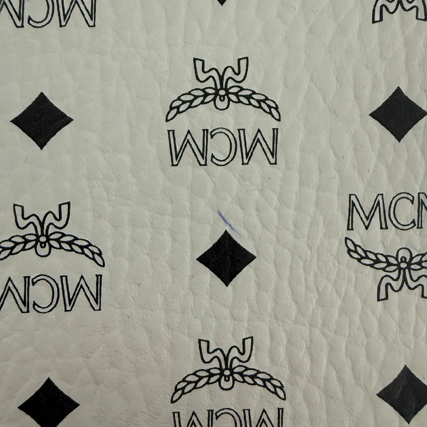 MCM München Tragetasche in Visetos weiß mit abnehmbarer Pouch /gut MCM