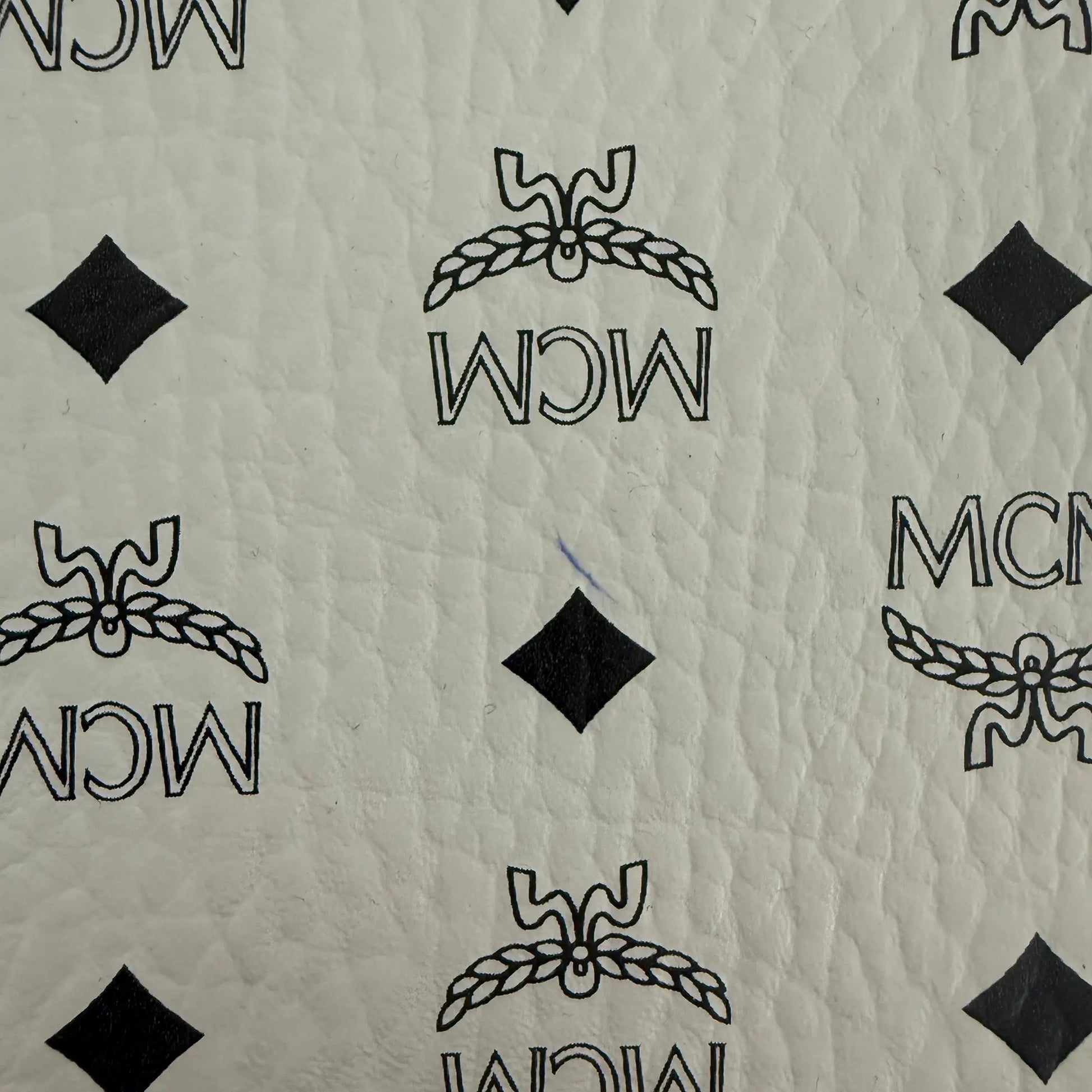 MCM München Tragetasche in Visetos weiß mit abnehmbarer Pouch /gut MCM