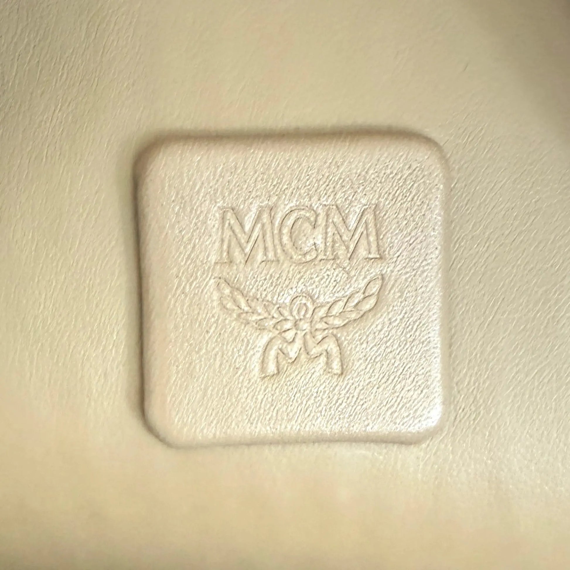 MCM Stark Rucksack in Visetos mit seitlichen Nieten Small Beige / neuwertig MCM