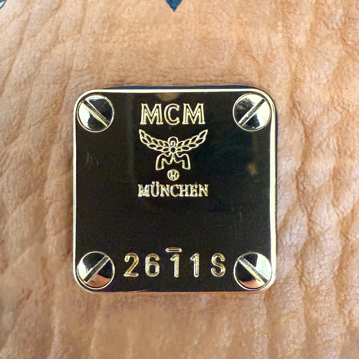 MCM Essential Tasche mit Kordelzug in Visetos Cognac / neuwertig MCM