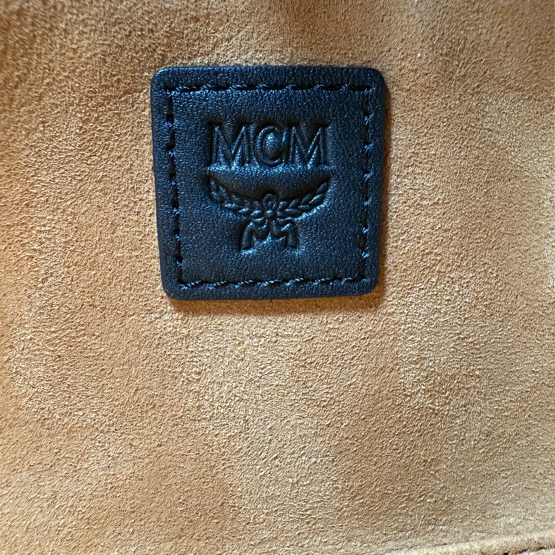 MCM Mode Travia mittelgroße Schultertasche Leder schwarz / neuwertig Louis Vuitton