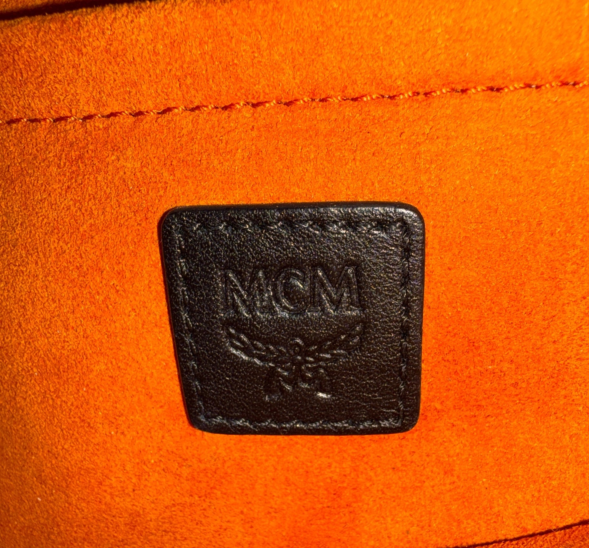 MCM Geo Croco Umhängetasche mit Pailetten Schwarz / neuwertig MCM