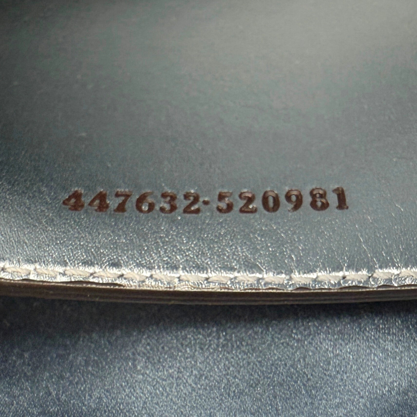 Gucci Kleine GG Marmont Schultertasche Metallicblau Fullset / neuwertig Gucci