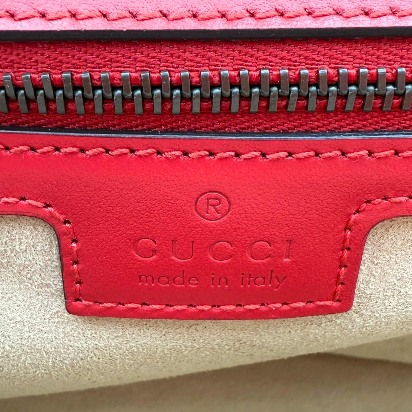 Gucci Kleine GG Marmont Schultertasche Rot / neuwertig Gucci