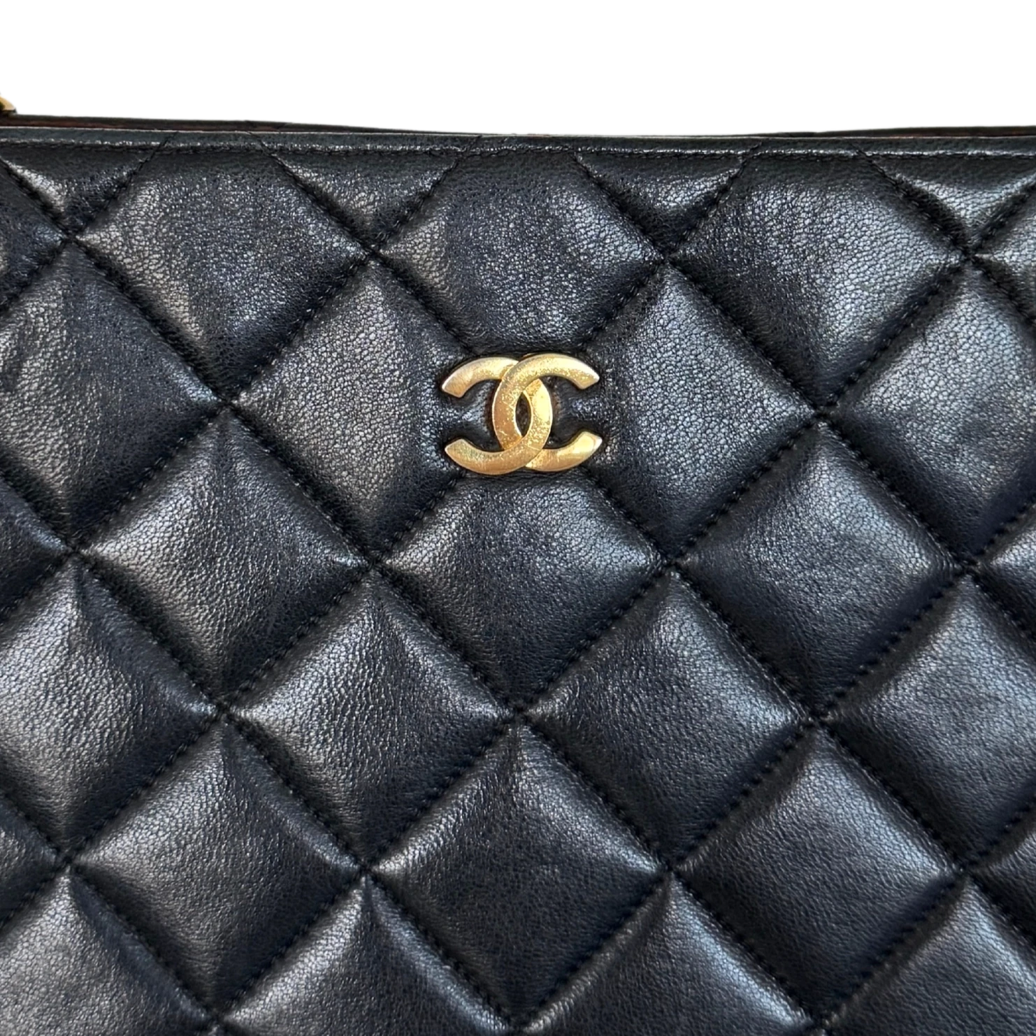 Chanel Matelassé Tote Bag mit Kettenriemen Schwarz / gut Chanel