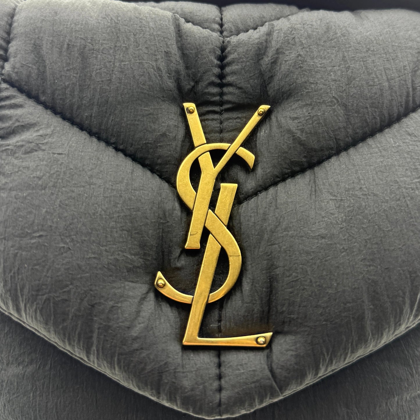 Saint Laurent LouLou Puffer Small Nylon Schultertasche Schwarz / sehr gut