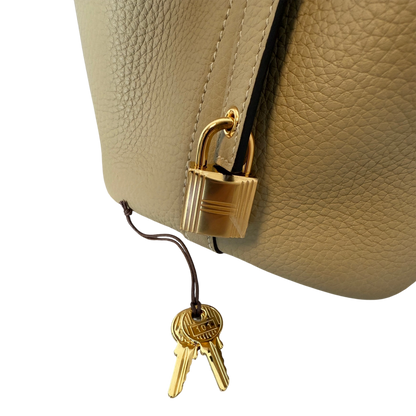 Hermès Picotin 18 Taurillon Clémence beige S2 Trench goldene Hardware 2025 Fullset / neuwertig Hermès