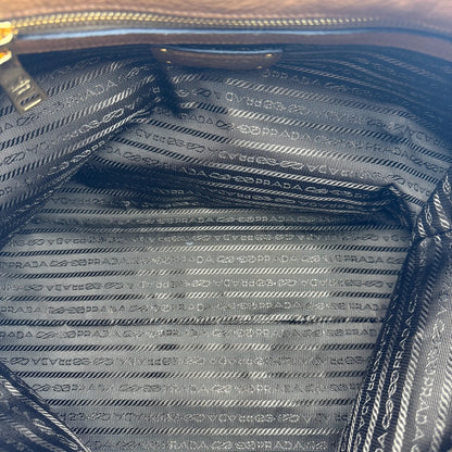 Prada Hobo Schultertasche 1BC051 Leder Braun/ neuwertig Prada