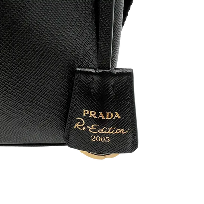 Prada Re-Edition 2005 Handtasche Saffiano Leder / schwarz Echtheitscheck