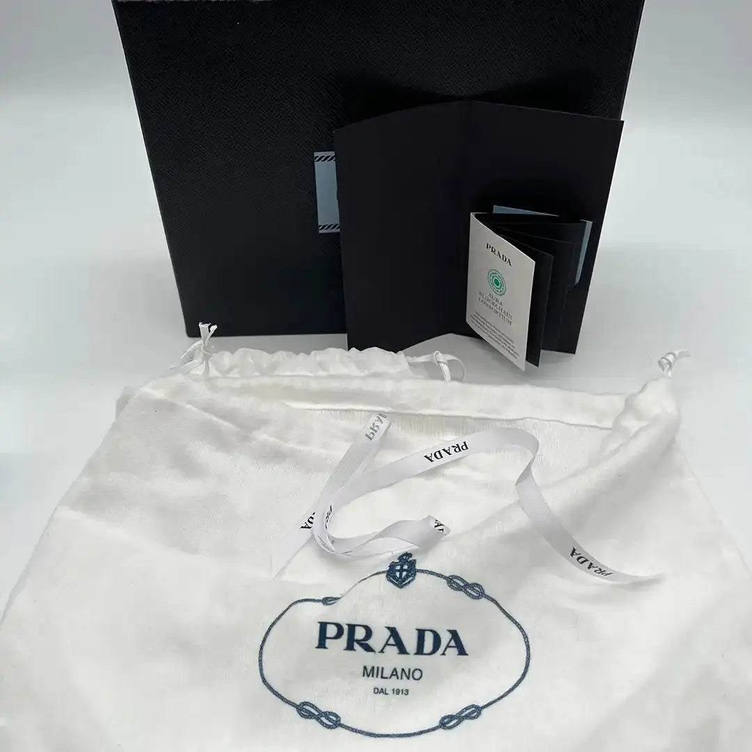 Prada Re-Edition 2005 Handtasche Saffiano Leder / schwarz Echtheitscheck