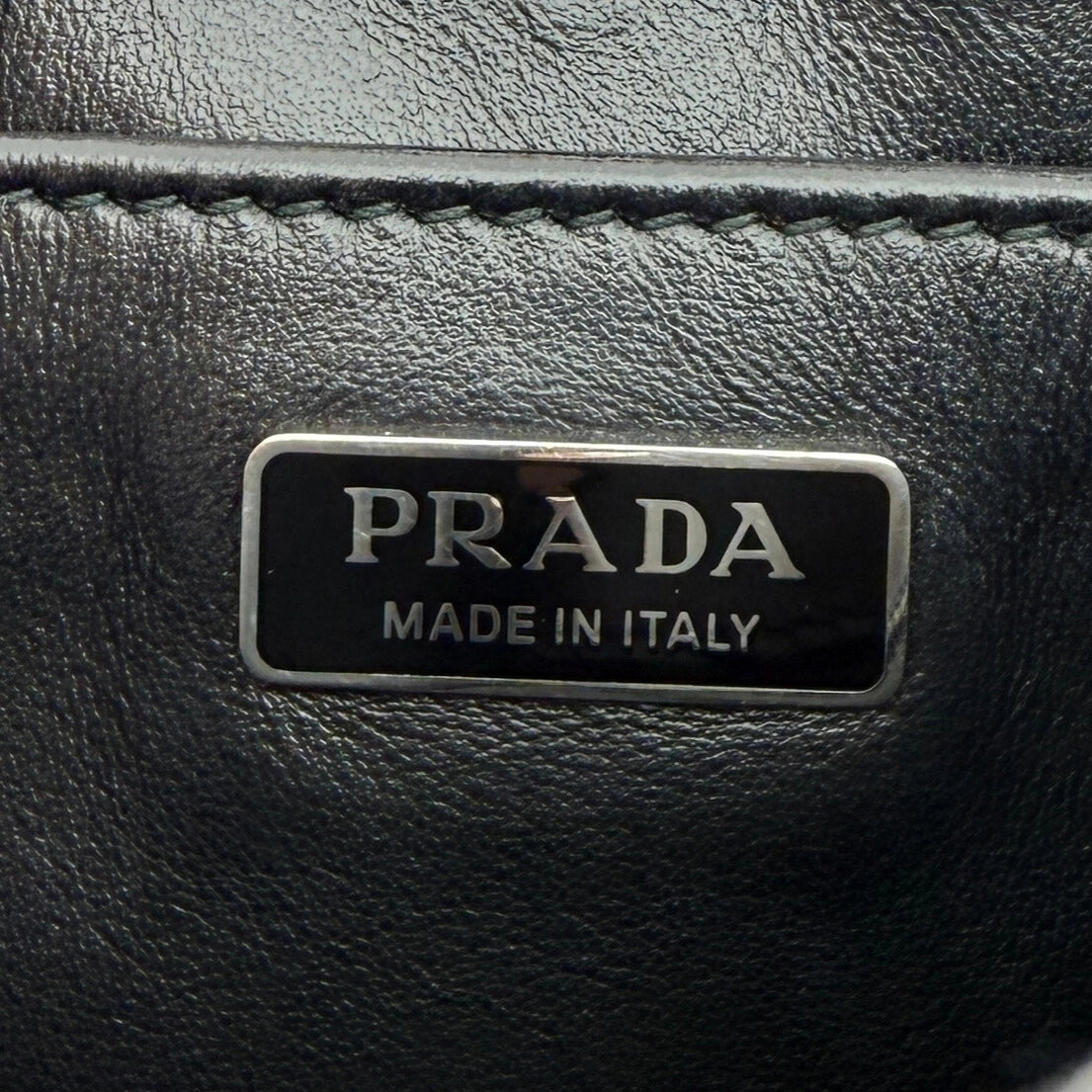 Prada Cleo Schultertasche gebürstetes Leder Schwarz / neuwertig Prada