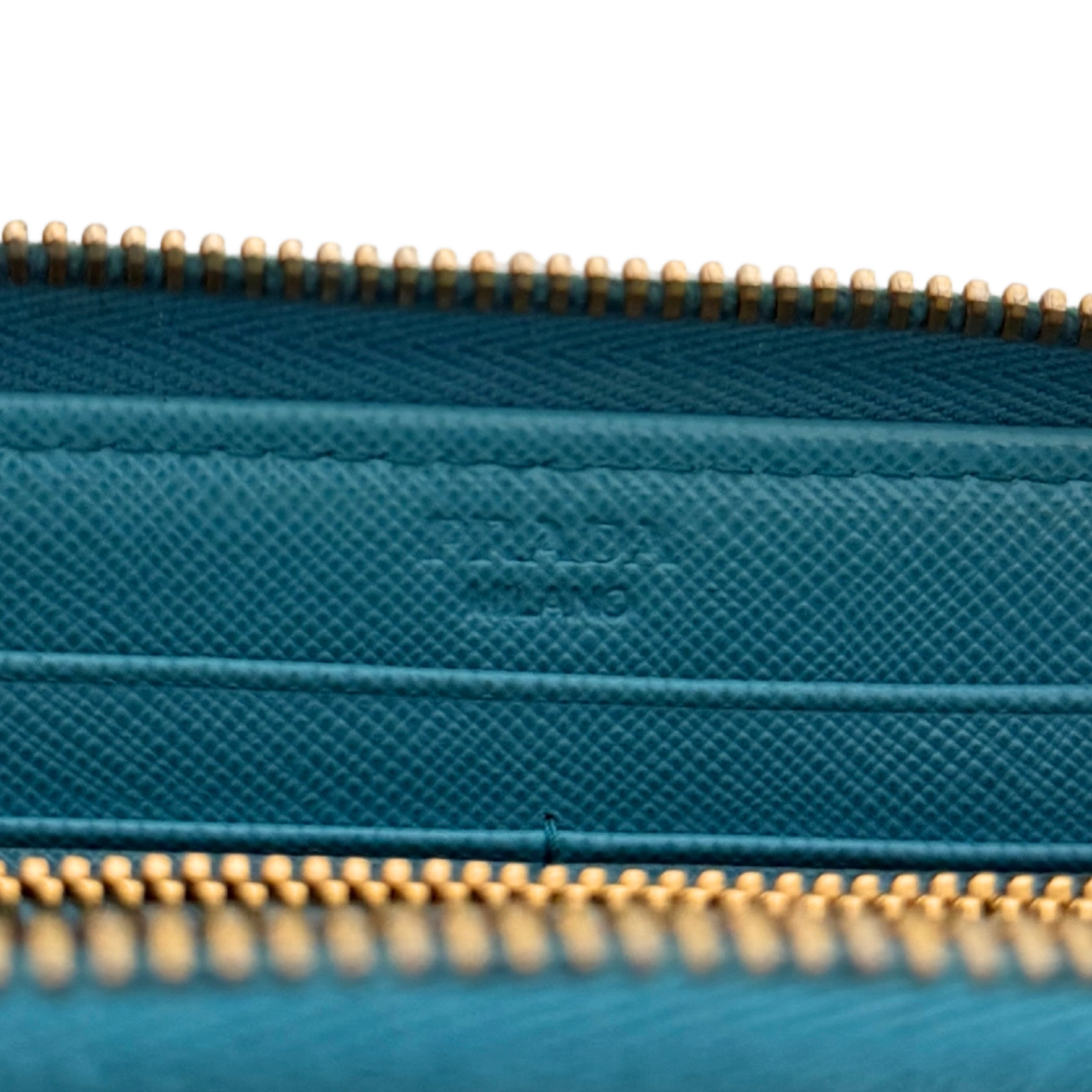 Prada Zippy Geldbörse aus Saffiano Leder Blau / gut Prada