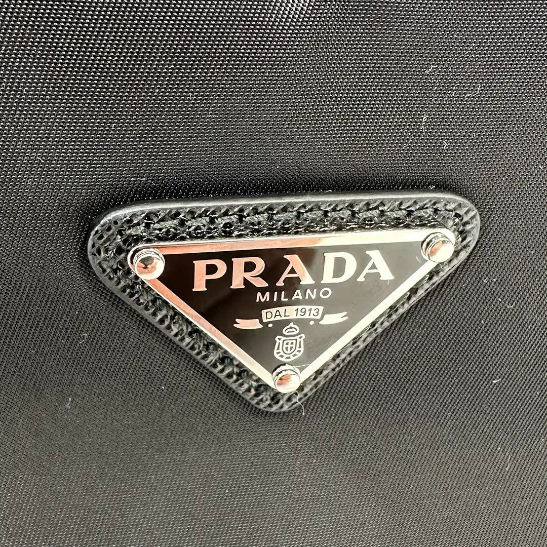 Prada Re-Edition 2000 Mini Bag aus Re-Nylon schwarz / neuwertig Prada