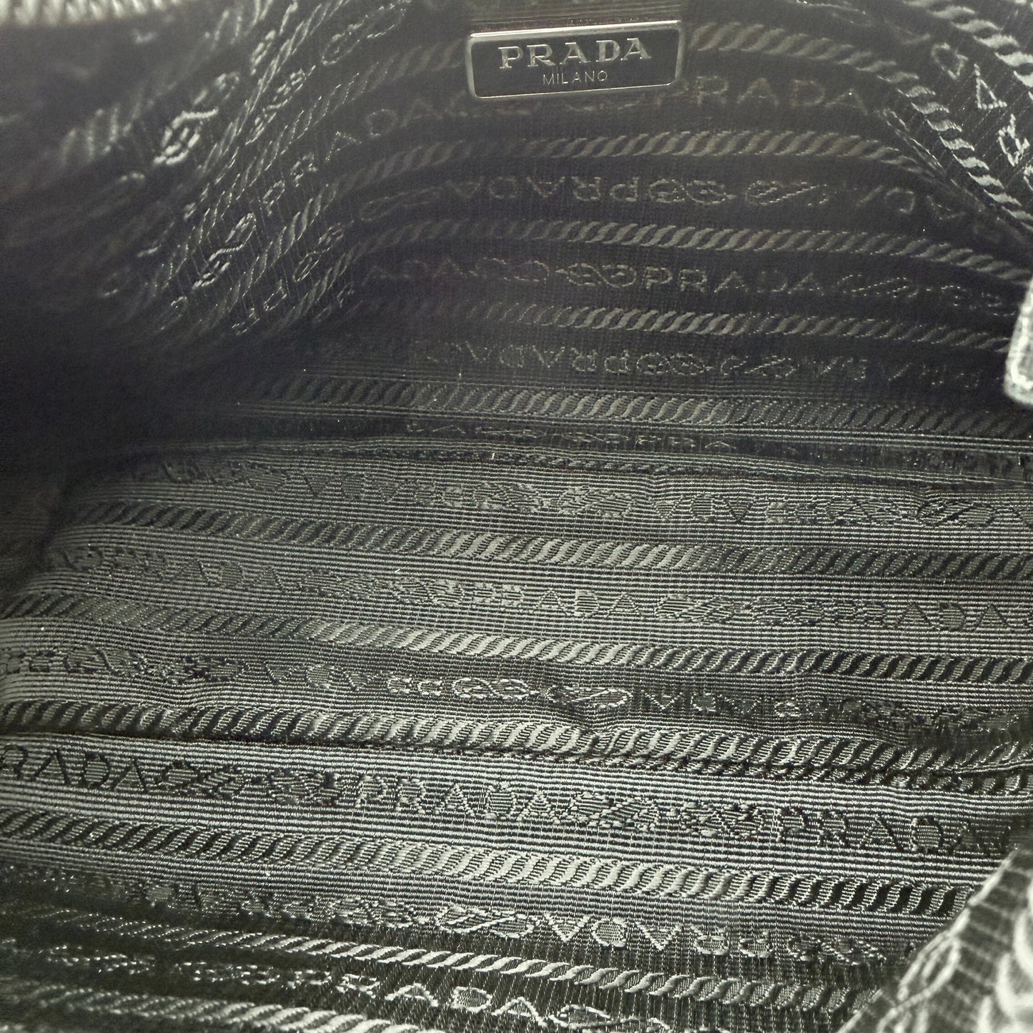 Prada Re-Edition 2000 Mini Bag aus Re-Nylon schwarz Fullset / neuwertig Prada