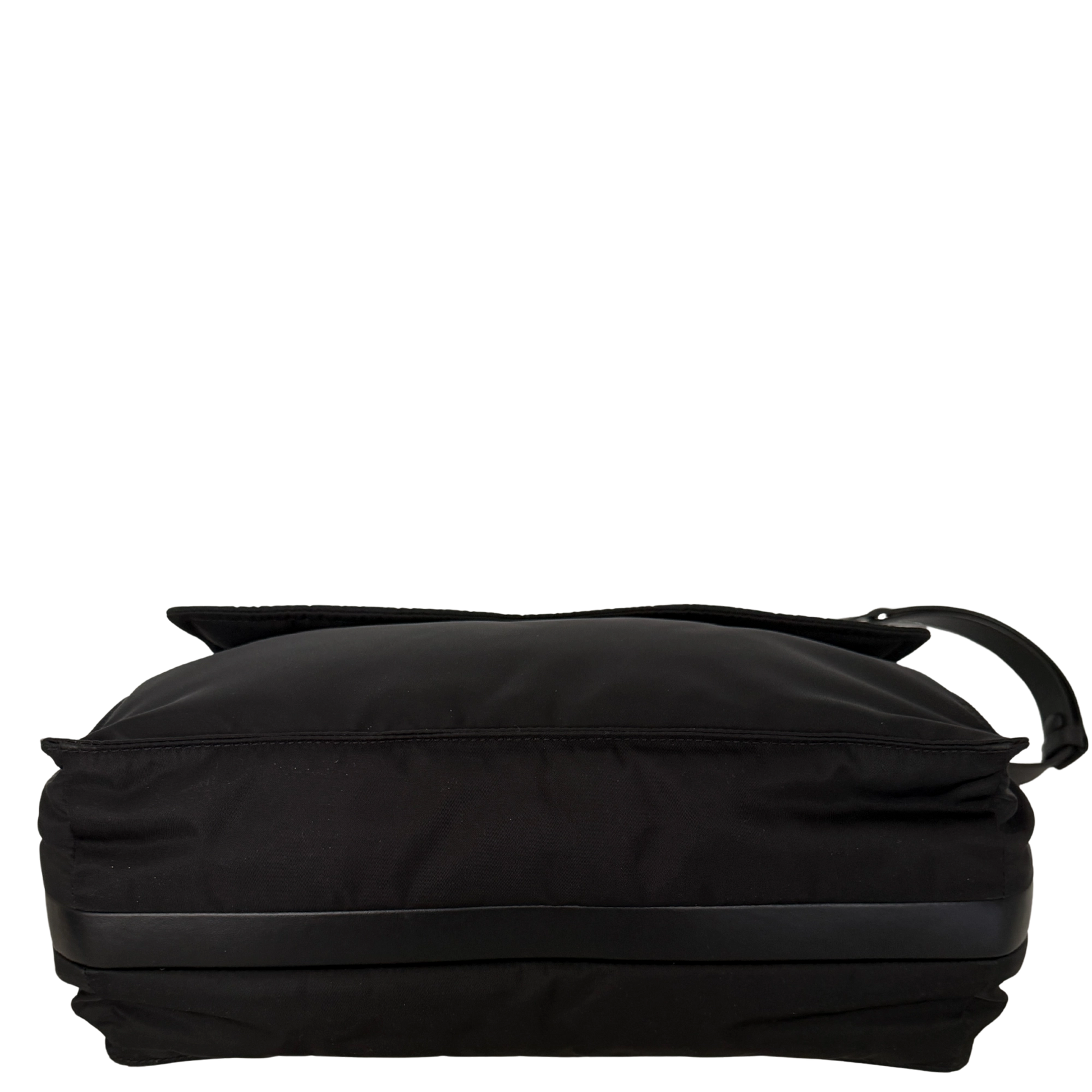 Prada Traveller Große Schultertasche aus Re-Nylon schwarz / neuwertig Prada